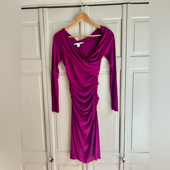 Diane von Furstenberg Lotus Berry Bentley Ruched Wrap-Style Dress - Size… - Picture 3 of 9